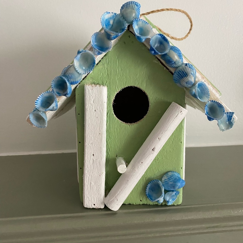 Patio Garden Green Birdhouse with Blue Shell Accents
